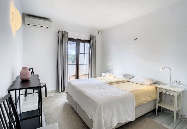 Apartamento en Nueva andalucia - Apartamento de 3 dormitorios en Aldea Blanca
