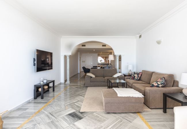 Apartamento en Marbella - Precioso apartamento con bonitas vistas en la urbanización cerrada de Magna