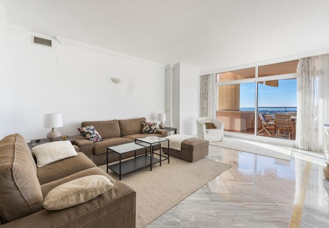 Apartamento en Marbella - Precioso apartamento con bonitas vistas en la urbanización cerrada de Magna